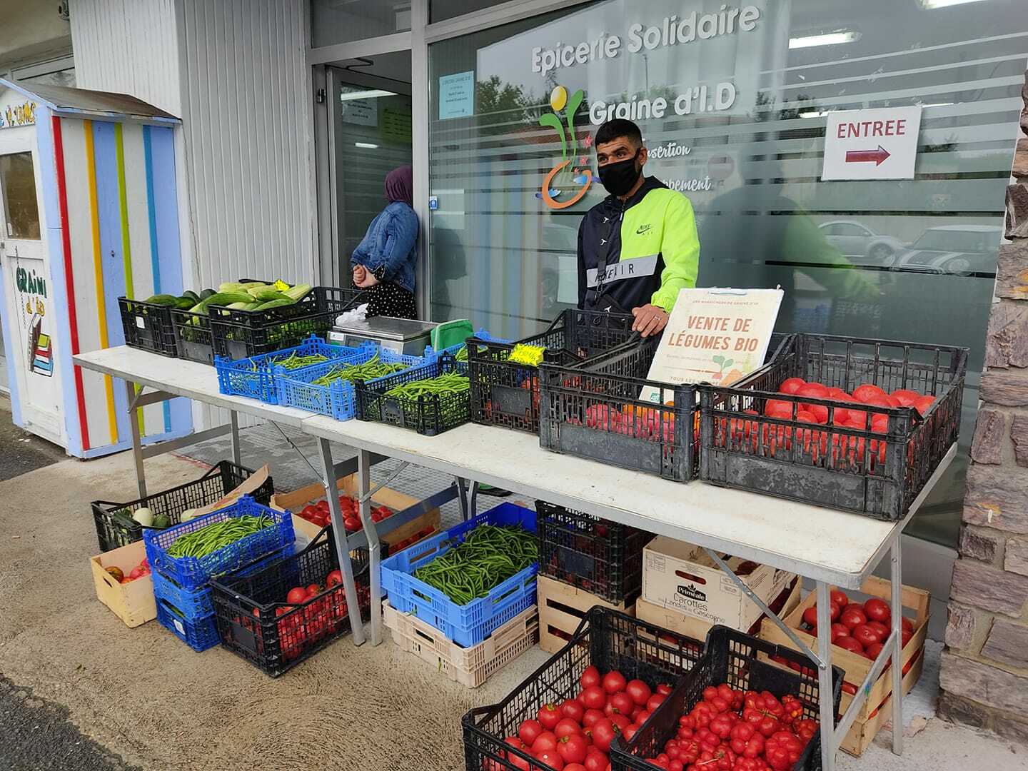 Marché de Graine d'ID devant l'épicerie solidaire, bd Branly