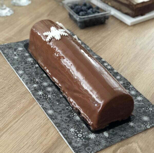 Bûche chocolat abricot biscuit noisette
