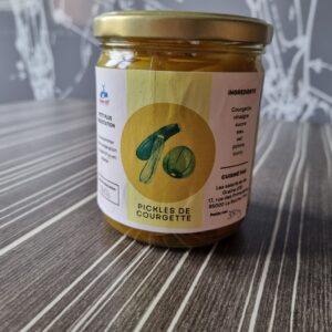 Bocal de pickles de courgettes