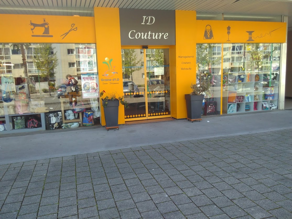 Personnes devant un camion Graine d'ID